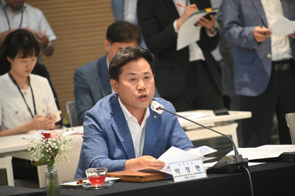 제4회 충남 지방정부회의에서 발언에 나선 박정현 부여군수