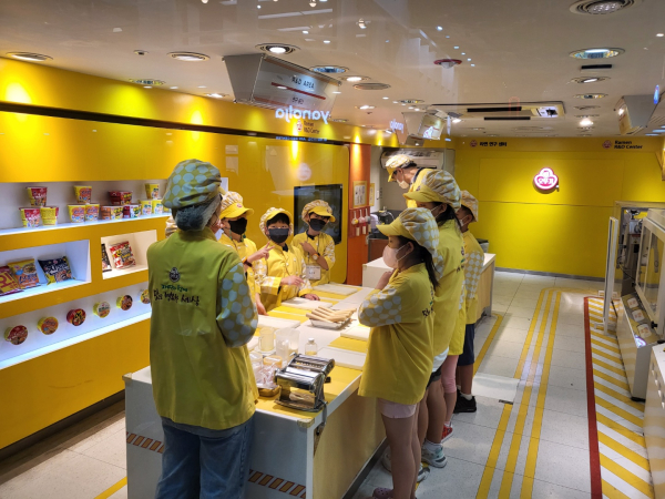 다문화·탈북 초등학생 진로·직업 캠프 진행 모습