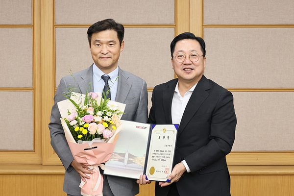 유성선병원 코로나19 대응 유공 기관 포상 사진