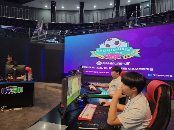 지난 5일 이스포츠 경연대회 8강 예선전이 개최된 가운데, 학생들이 경기에 참여하고 있다.