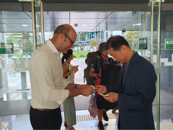 ‘2023 새만금 세계스카우트잼버리’에 참가한 스웨덴 잼버리 대원 835명이 본교 기숙사와 연수원에 입소 모습