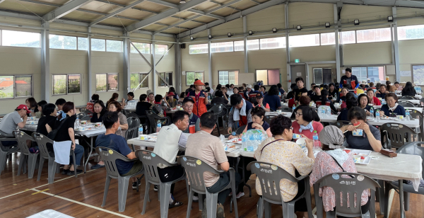 청양 수해 지역 사회단체 복구 봉사자들에 점심 대접을 했다.