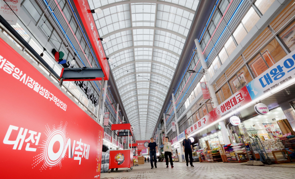 중앙시장 화월통 아케이드 전경