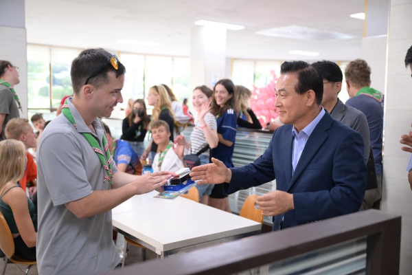 젬버리 대원 숙소를 찾아 격려를 전한 백성현 시장