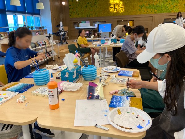 청소년 창작 공간 「1216 해봄」에서 다채로운 프로그램 진행 모습