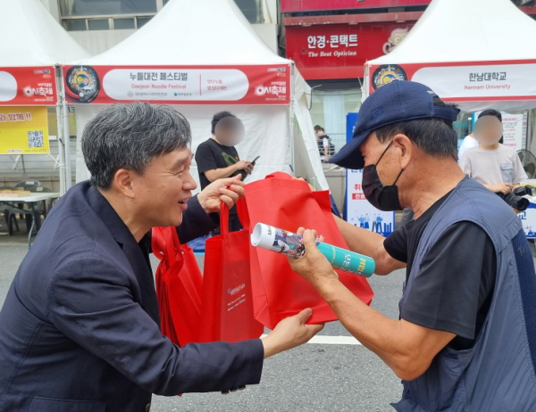 ‘0시 축제’에 맞춰 대전지역 6개 공공기관이 청렴·윤리·인권 확산 캠페인 진행 모습