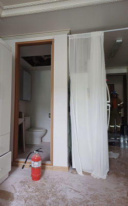 지난 14일 계룡시 금암동 소재 주택에서 발생한 화재 현장 사진으로 소화기로 초기 화재 진화에 성공한 모습