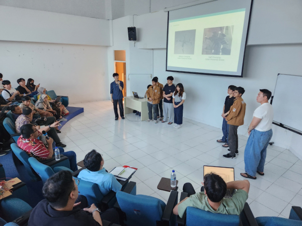 지난 11일 Global Engineering Project 9기 참가팀이 팀별로 연구발표를 진행하고 있다.