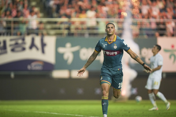 서울전 티아고선수 골세레모니 모습