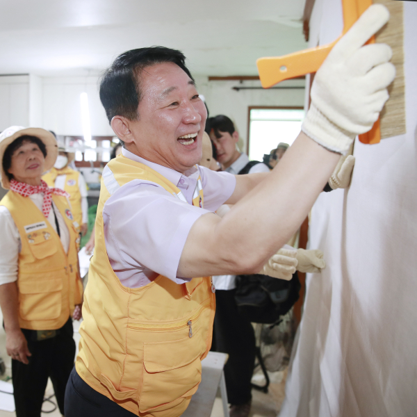 서구 정림동 명암마을 침수 피해 가구 도배·장판 시공 장면