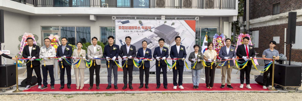 지난 17일 오정동 443-4번지 일원에서 열린 오정상생하우스 착공식에서 관계자들이 테이프 커팅식을 하고 있다.