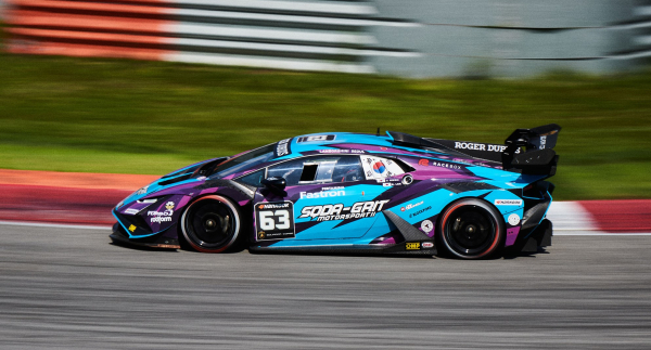 한국타이어 후원 람보르기니 슈퍼 트로페오 한국 대회_SQDA-그릿모터스포츠 팀 주행 장면