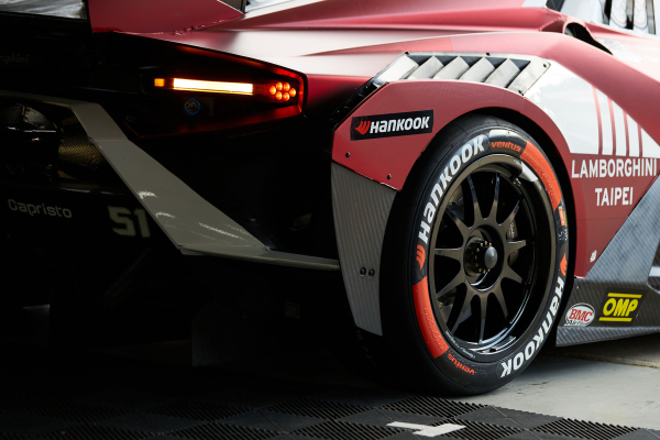 한국타이어의 고성능 레이싱 타이어 벤투스