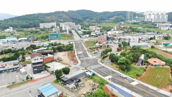이번에 개설된 효성해링턴플레이스 아파트와 법원사거리를 잇는 도로 모습