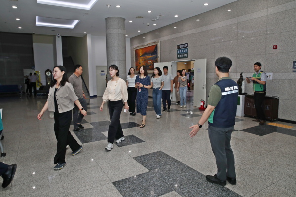 을지연습 중 민방공 대피훈련 진행 모습