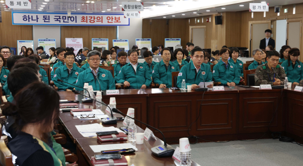 박희조 동구청장이 24일 동구청 을지연습장(대회의실)에서 열린 을지연습 사후검토 보고회를 주재하고 있다.