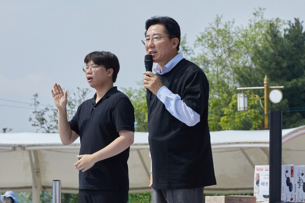 축제에 참석한 박경귀 아산시장 인사말 모습