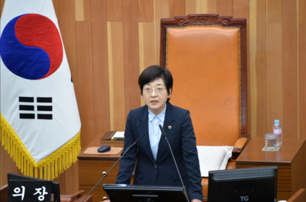 개회사 하는 세종시의회 의장