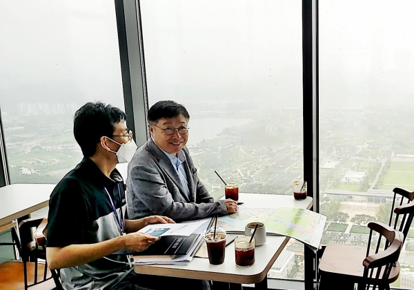 현장방문 (왼쪽에서 두번째, 이승원 세종시 경제부시장)