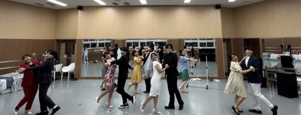 공연예술과 뮤지컬 연습 장면