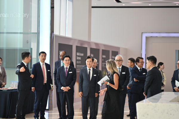 디스플레이 소재 글로벌 생산 기업인 미국 코닝이 충남도에 대규모 신규 투자에 나섰다.<br>