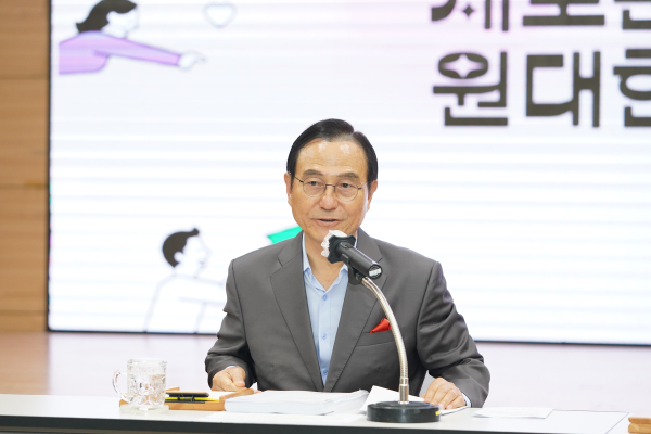 시책구상 보고회를 진행하고 있는 박상돈 천안시장/천안시 제공