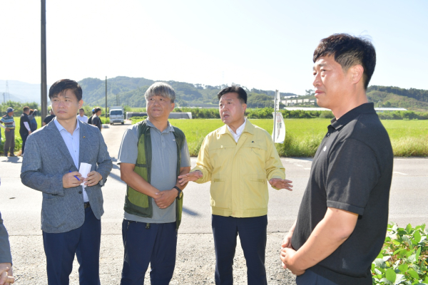 최재구 예산군수 항공방제 현장을 방문했다