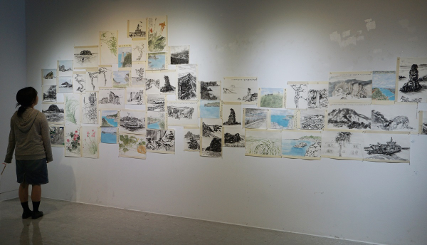 목원대미술관에 열리는 목원대 한국화전공 제주미술문화체험 사생작품전 모습.