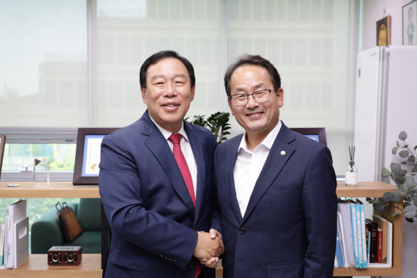 왼쪽부터 최민호 세종시장, 강준현 국회의원