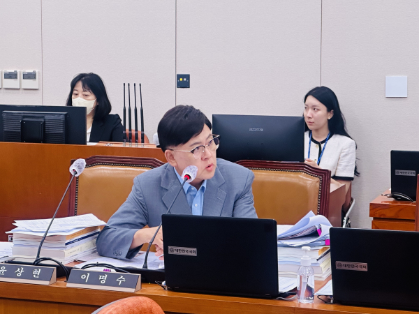 이명수 의원이 ‘이순신 마케팅’ 금지를 촉구했다/이명수 의원실 제공<br>