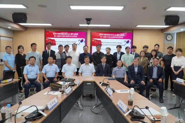 지난 12일 한밭대학교에서 열린 제2회 한중 비즈니스 합작상담회에서 연길고신기술관리위원회와 한밭대학교, 참여 기업 관계자가 기념촬영