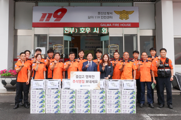 설동호 교육감, 추석명절 맞이 둔산소방서 위문 방문 단체사진