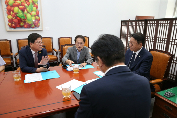 18일 오전 국회 본관에서 열린 간담회 모습