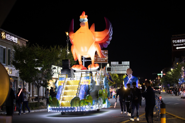 제68회 백제문화제 퍼레이드 공연 모습