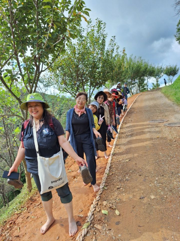 황톳길 걷기