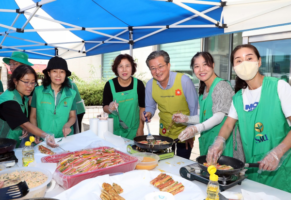 정용래 유성구청장, 사랑의 삼색전 나누기 행사