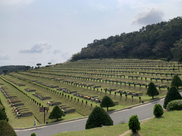 예산군 추모공원 환경정비 모습