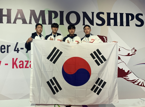 대전대 펜싱부 김재원, ‘U23 아시아펜싱선수권’ 사브르 단체 금메달 수상 단체사진