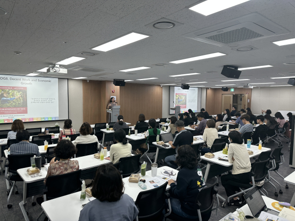 지난 9월 25일 학부모지원센터에서 지속가능발전교육 실천단 연수가 진행되고 있다.