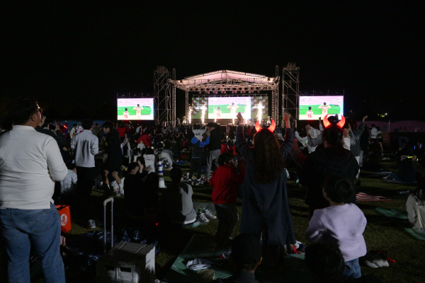 축구 야외 응원전 모습