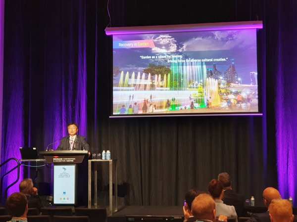 APCS 정원도시 사례 발표하고 있는 이승원 세종시 경제부시장