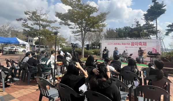서천군 금강변 라온제나 특화거리 음악축제