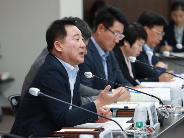 16일 구청 장태산실에서 열린 하반기 공약사업 추진상황 보고회 장면