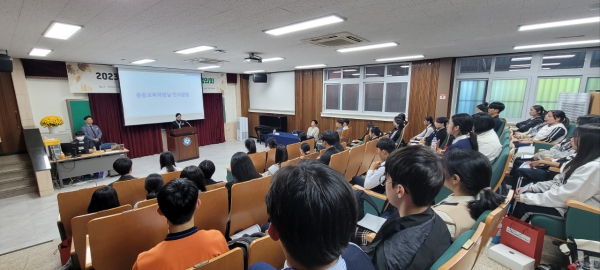 18일 대전전민중학교에서 서부교육청 관내 중학교 학생회장으로 구성된 제2차 '서부 중학교 학생의회' 개최 모습