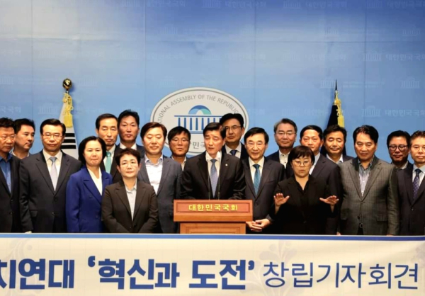 더불어민주당 전직 기초단체장 '풀뿌리 청치연대 혁신과 도전' 창립 기자회견