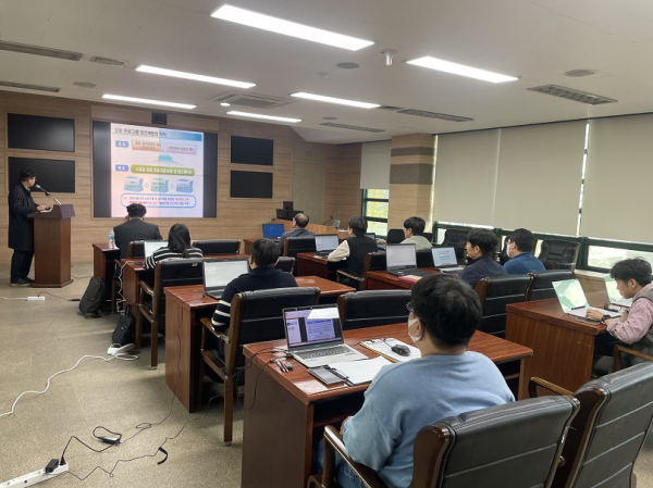 지난 18일, 수리수문설계시스템(K-HAS)의 원활한 사용을 위해  충남지역본부 대회의실(대전)에서 민간 사용자들을 대상으로 교육 진행