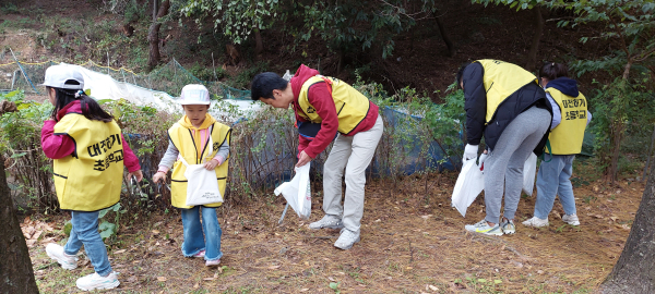 지난 21일 ‘쓰담 쓰담 우리 동네 한바퀴’행사 추진