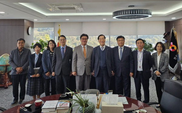 한국관광공사 방문(왼쪽에서 다섯번째) 유진수 세종시 정책수석, (왼쪽에서 여섯번째) 김장실 한국관광공사사장, (왼쪽에서 일곱번째) 이승원 세종시 경제부시장