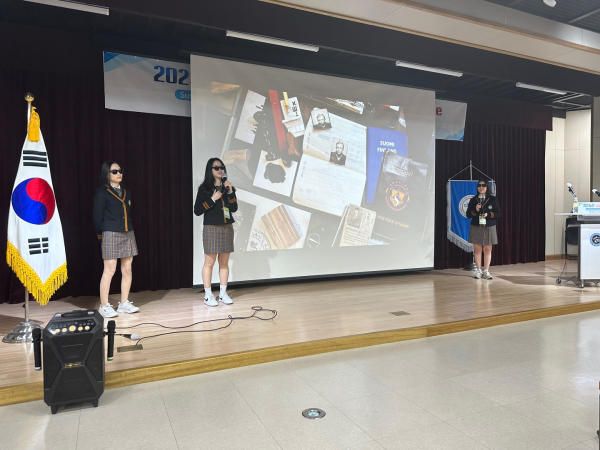 세종국제고 학생들이 발표를 하고 있다.
