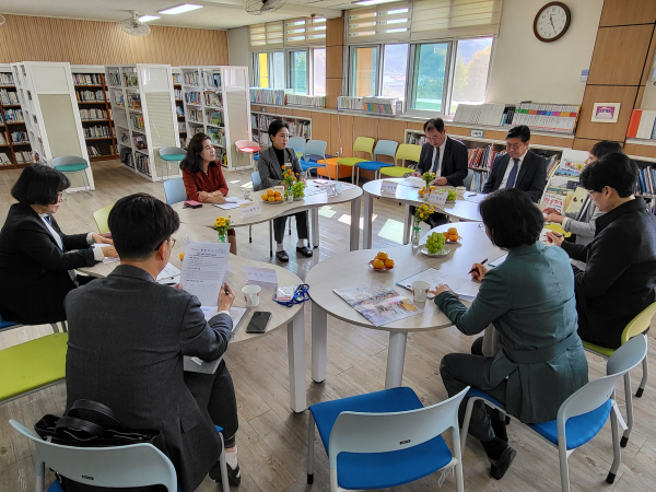 충남교육청은 25일 구산초에서 우리동네 예술학교 지원방안을 협의했다